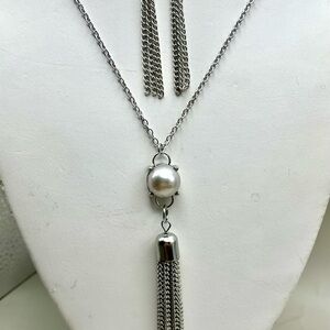 Elegant Silver Pearl Pendant Necklace